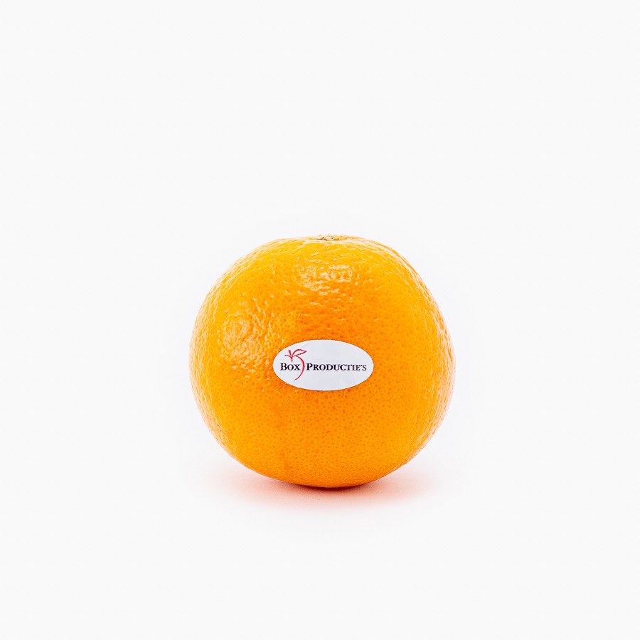 Sinaasappel met fruitsticker